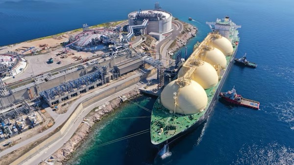 LNG carrier ship at port — cleaner maritime fuel